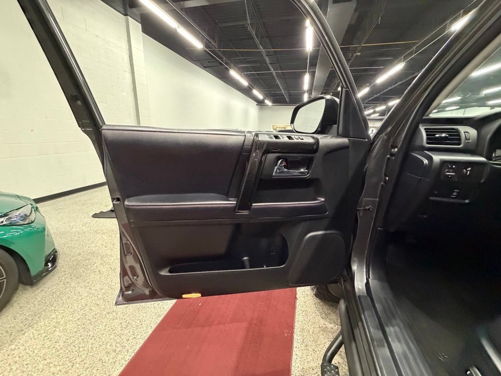 Used 2018 Toyota 4Runner TRD Off-Road Premium AWD/4WD image 22