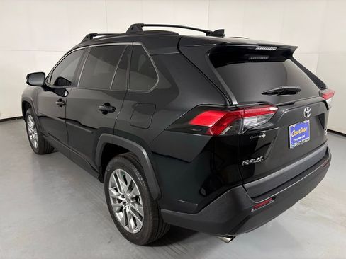 Used 2022 Toyota RAV4 XLE Premium AWD/4WD image 6