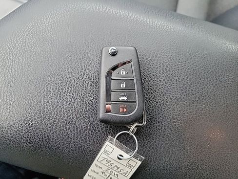 Used 2019 Toyota Camry LE image 27