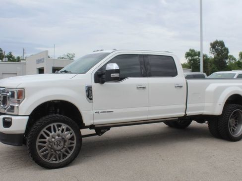 Used 2022 Ford F350 Platinum AWD/4WD image 2