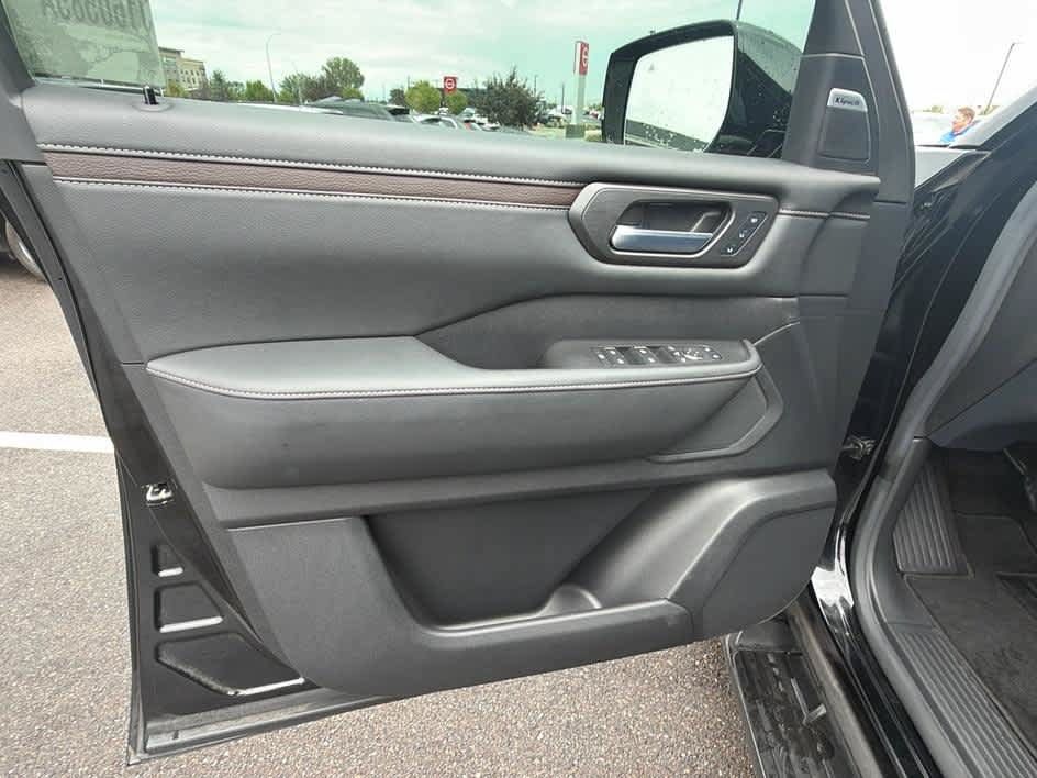 Used 2026 Nissan Armada SL w/ Captain's Chari Seat Package AWD/4WD image 9