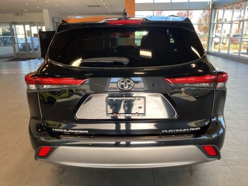 Used 2023 Toyota Highlander L image 6