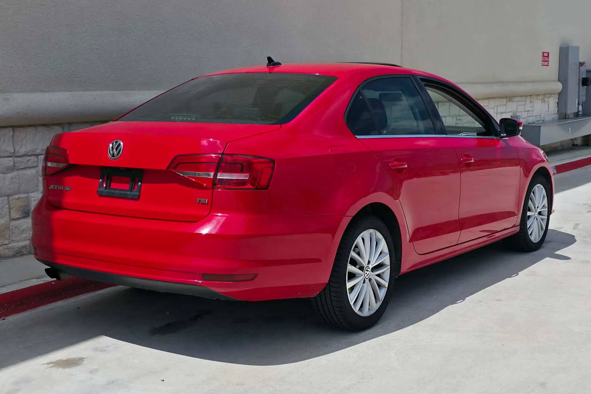 Used 2015 Volkswagen Jetta SE FWD image 3