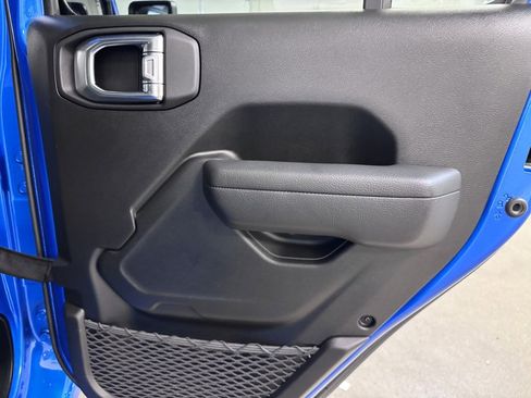 Used 2024 Jeep Gladiator Sport image 23