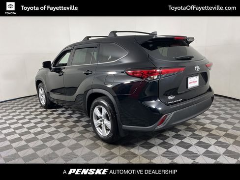 Certified 2022 Toyota Highlander L image 14