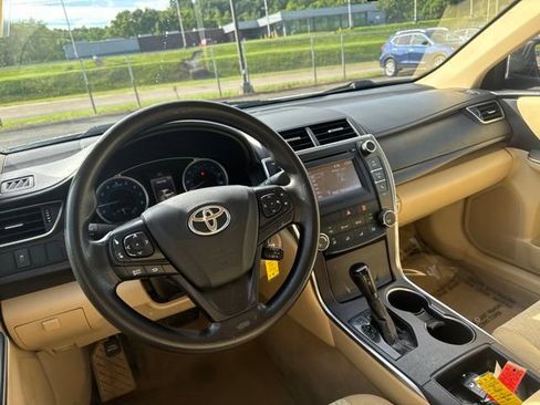 Used 2016 Toyota Camry LE FWD image 12