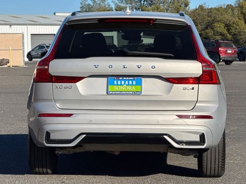 Used 2025 Volvo XC60 B5 Plus image 4