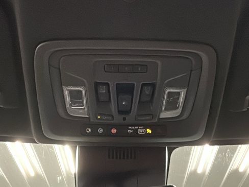 Used 2025 GMC Sierra 1500 Denali Ultimate image 36