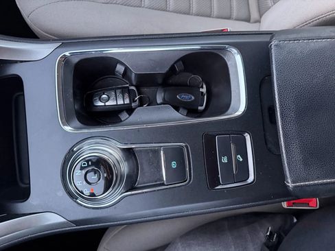 Used 2020 Ford Fusion SE image 25