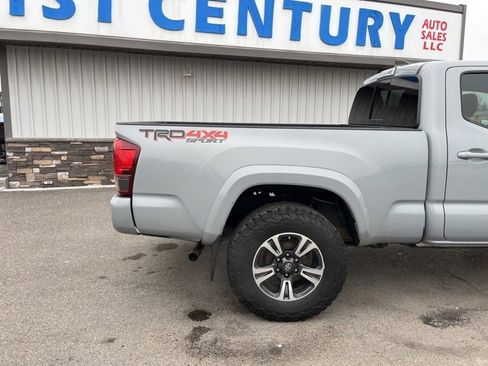 Used 2019 Toyota Tacoma TRD Sport w/ Technology Package image 19