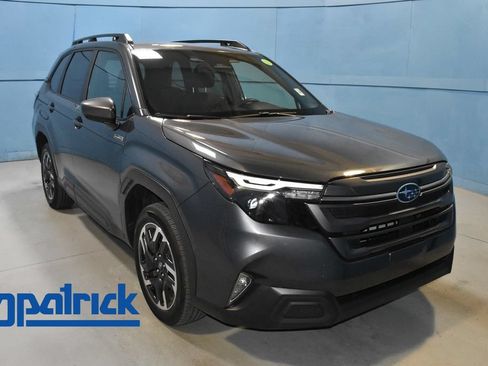 Used 2025 Subaru Forester Premium AWD/4WD image 1
