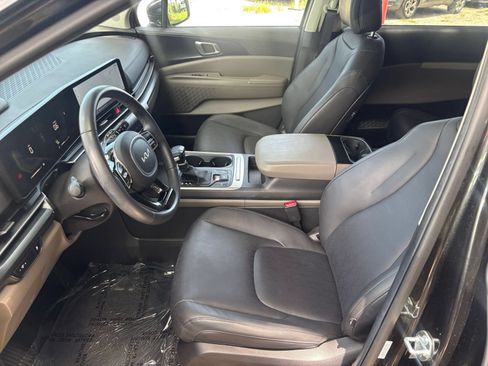 Used 2026 Kia Carnival FWD image 29