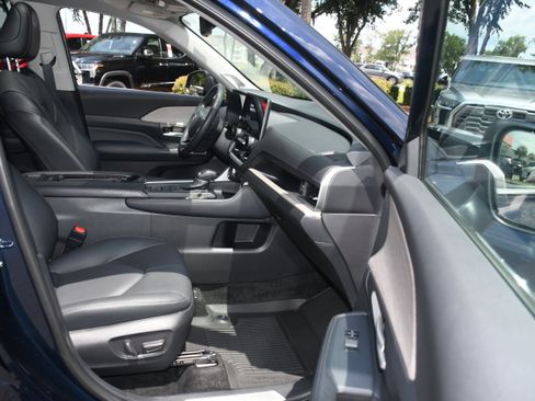 Certified 2025 Toyota Grand Highlander FWD image 23