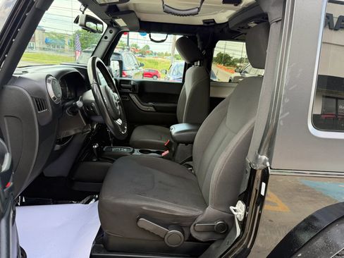 Used 2018 Jeep Wrangler Sport AWD/4WD image 18