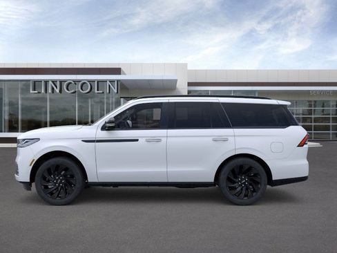 New 2025 Lincoln Navigator Reserve w/ Jet Appearance Package AWD/4WD image 3