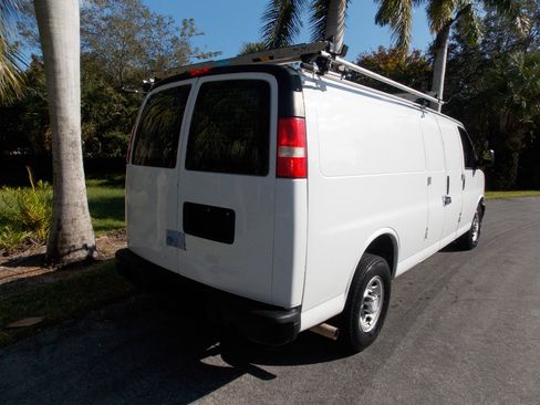 Used 2019 Chevrolet Express 2500 Extended image 5