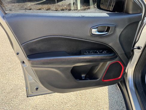 Used 2019 Jeep Compass Trailhawk w/ Cold Weather Group image 41