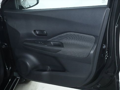 Used 2019 Nissan Kicks S image 32