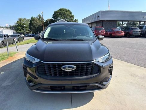 Used 2025 Ford Escape Active FWD image 2