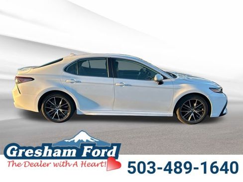 Used 2024 Toyota Camry SE image 7