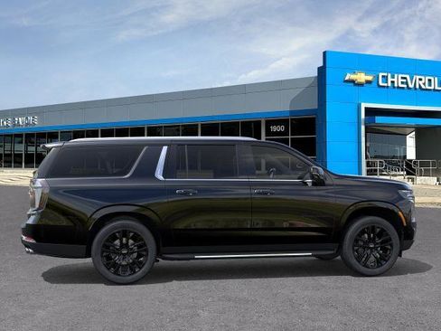New 2026 Chevrolet Suburban Premier AWD/4WD image 5