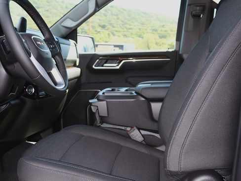New 2026 GMC Sierra 1500 Elevation image 16