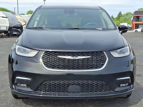 Used 2024 Chrysler Pacifica Touring-L FWD image 29
