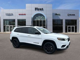 Used 2023 Jeep Cherokee Altitude Lux video 1