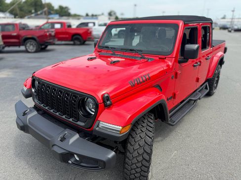 Used 2024 Jeep Gladiator Sport AWD/4WD image 15