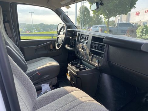 New 2025 Chevrolet Express 3500 w/ Driver Convenience Package image 10