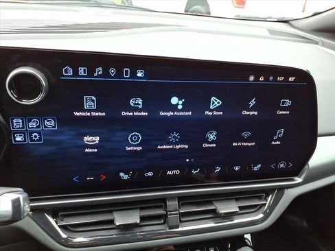 Used 2024 Chevrolet Equinox EV RS image 31