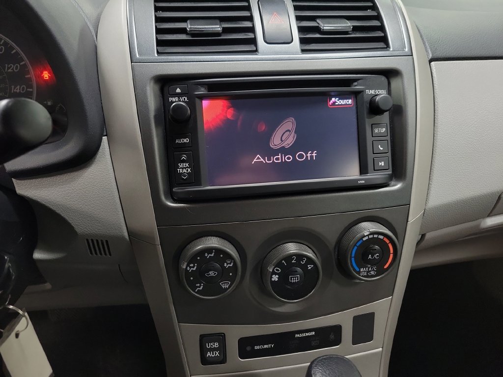 Used 2013 Toyota Corolla LE FWD image 17
