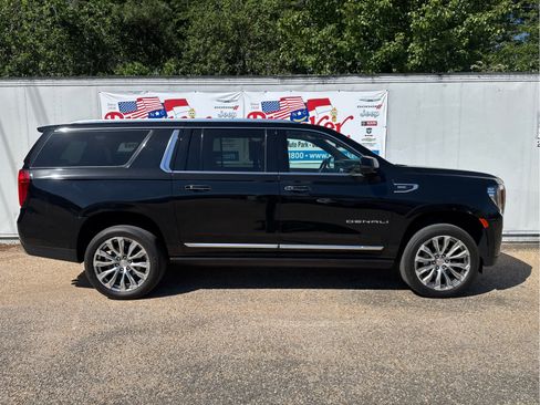 Used 2024 GMC Yukon XL Denali w/ Denali Reserve Package AWD/4WD image 2