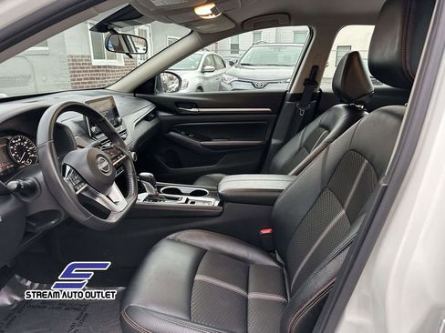 Used 2025 Nissan Altima 2.5 SR image 16