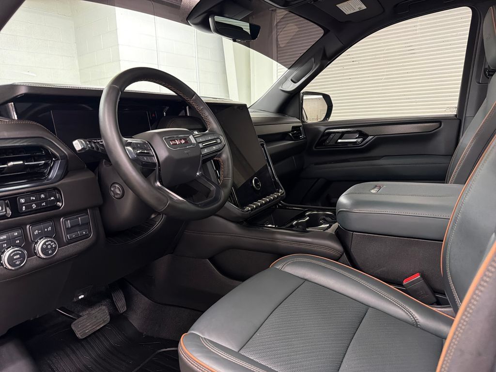 Used 2025 GMC Yukon AT4 w/ AT4 Premium Plus Package AWD/4WD image 6
