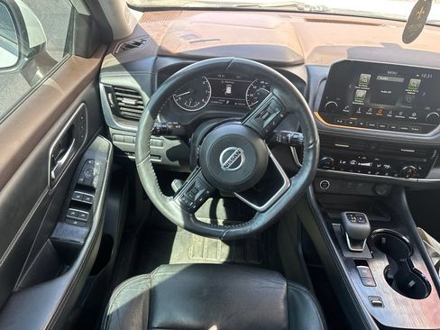 Used 2021 Nissan Rogue SL w/ Premium Package FWD image 2