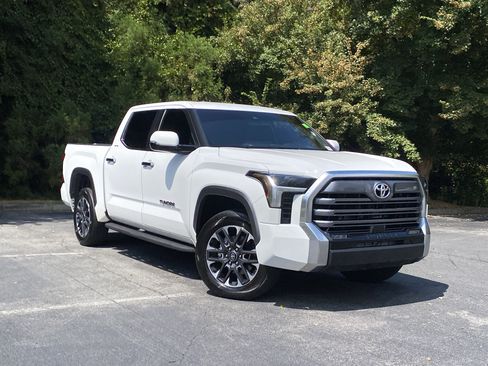 Used 2025 Toyota Tundra Limited AWD/4WD image 60