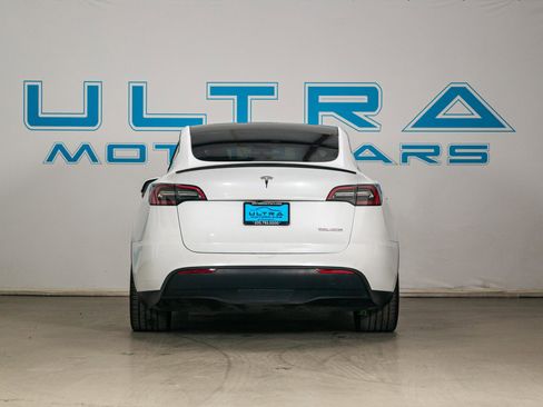 Used 2021 Tesla Model Y Performance image 9