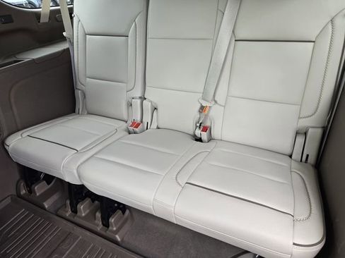 Used 2023 GMC Yukon XL Denali image 31