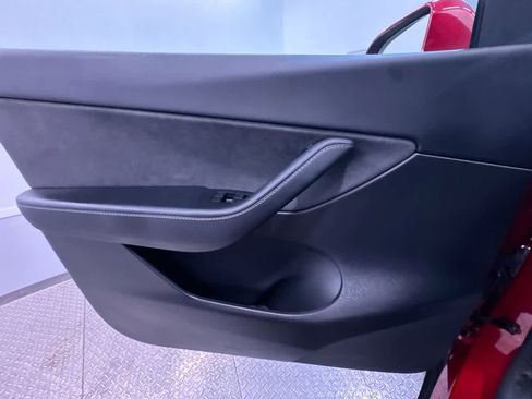 Used 2022 Tesla Model Y Long Range image 29