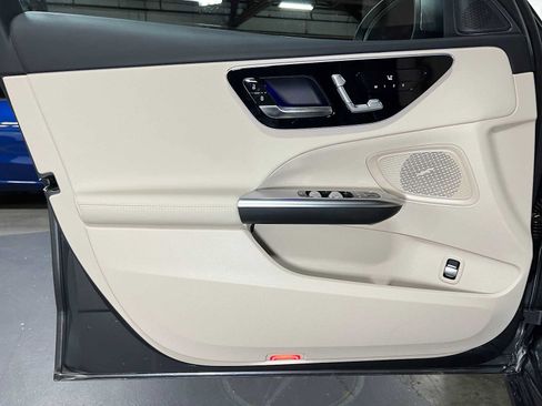 Used 2025 Mercedes-Benz C 300 4MATIC Sedan image 18