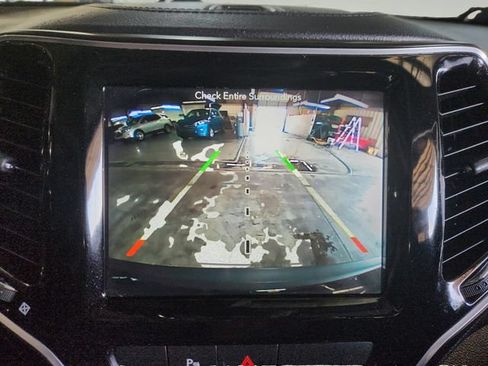 Used 2019 Jeep Cherokee Limited AWD/4WD image 17