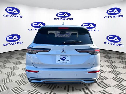 New 2026 Mitsubishi Outlander SE image 4