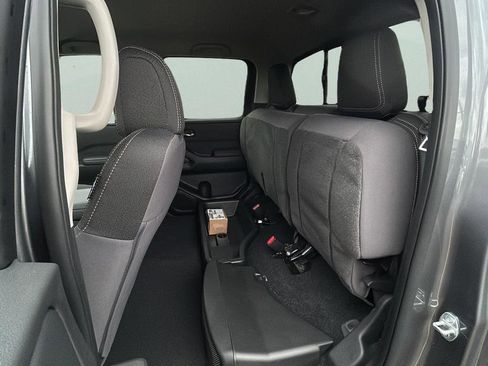 Used 2025 Nissan Frontier SV w/ SV Convenience Package RWD image 13