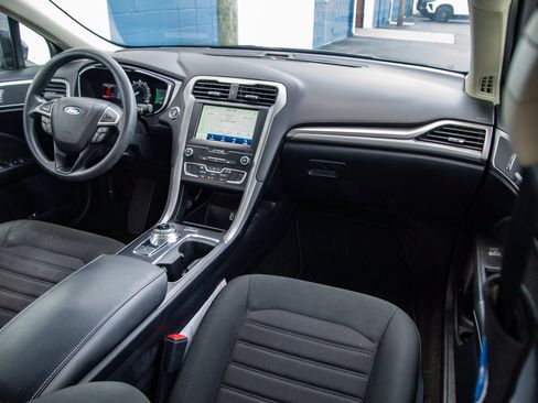 Used 2020 Ford Fusion SE FWD image 27