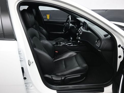 Used 2021 Kia Stinger GT-Line image 40