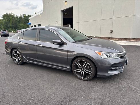 Used 2017 Honda Accord Sport image 3