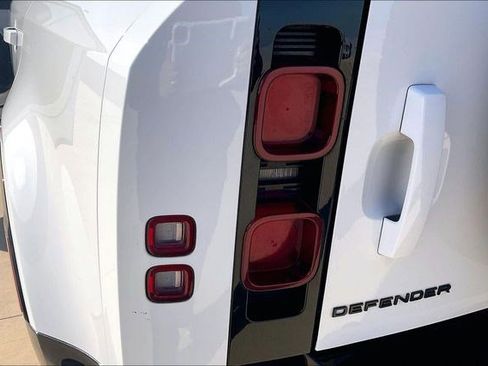 Used 2024 Land Rover Defender 110 X-Dynamic SE image 36