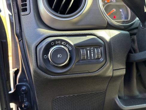 Used 2019 Jeep Wrangler Unlimited Sport S image 2