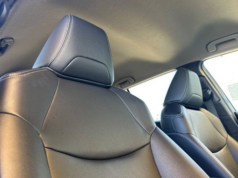 Certified 2024 Toyota Corolla Cross XLE image 21